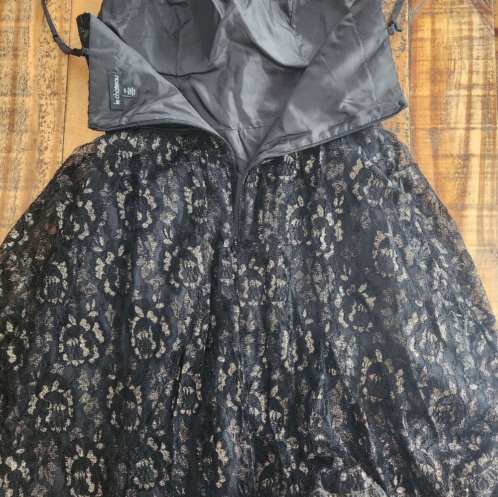 💖LE CHÂTEAU dress - Picture 2 of 14